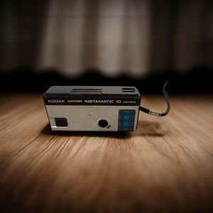 Kodak Pocket Instamatic 10 Compact Camera - Black & Silver